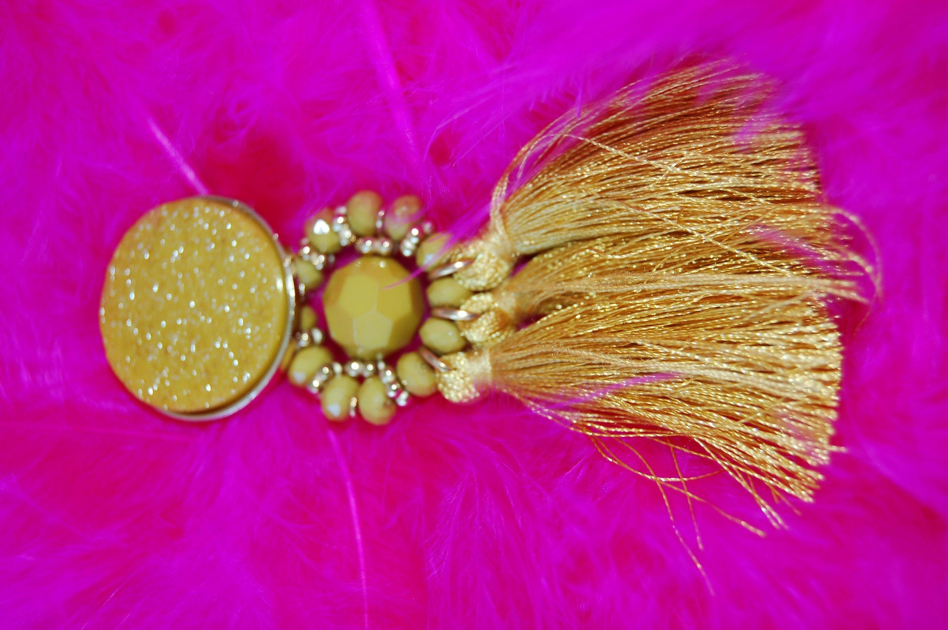 Boucle d'oreille pendante à pompons jaune moutarde tendance - SHANTHARY FASHION